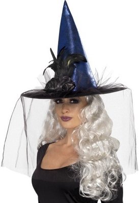 Čarodějnický klobouk modrý s peřím, růží a síťkou