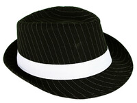 Černý klobouk s proužkem