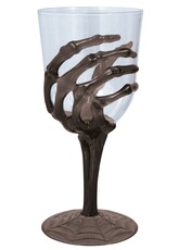 Sklenička na víno s rukou kostlivce
