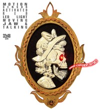 Halloweenská dekorace obraz lebky, se senzorem 32x48 cm