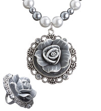 Perlový náhrdelník a prsten, styl Baroko