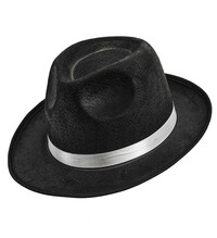Černý klobouk typu fedora s bílým páskem