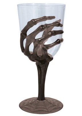 Sklenička na víno s rukou kostlivce