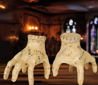 Ruka Wednesday, chodící se zvukem (15cm)