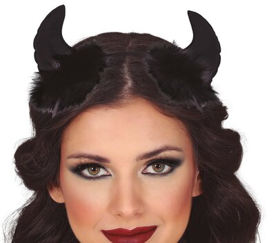 Čelenka s rohy, čert