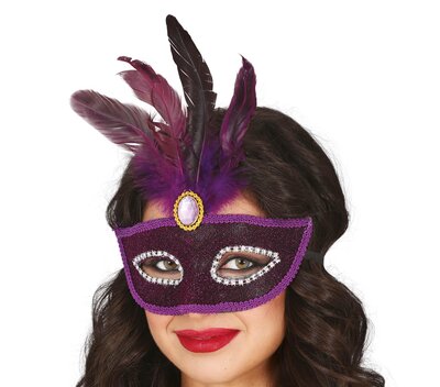 Fialová škraboška s peřím