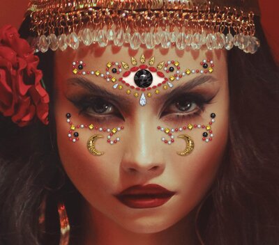 Samonalepovací kamínky na obličej věštkyně