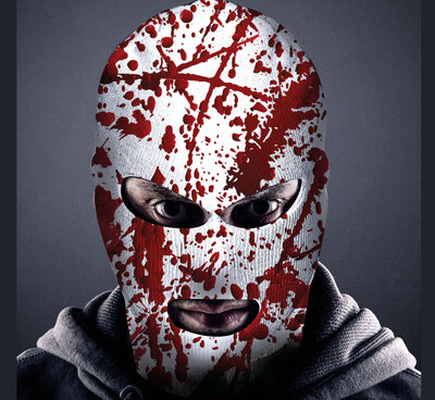 Kukla potřísněná krví